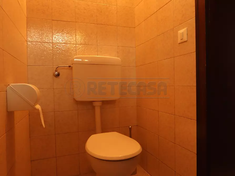 Immagine 11 di Locale commerciale in vendita  in viale della pace 169 a Vicenza