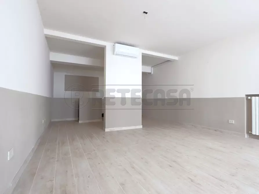 Immagine 3 di Locale commerciale in vendita  in Contrada Apolloni a Vicenza