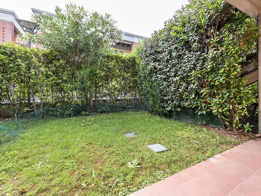 Immagine 9 di Appartamento in vendita  in Via Giuseppe Mazzini 1 a Padenghe Sul Garda