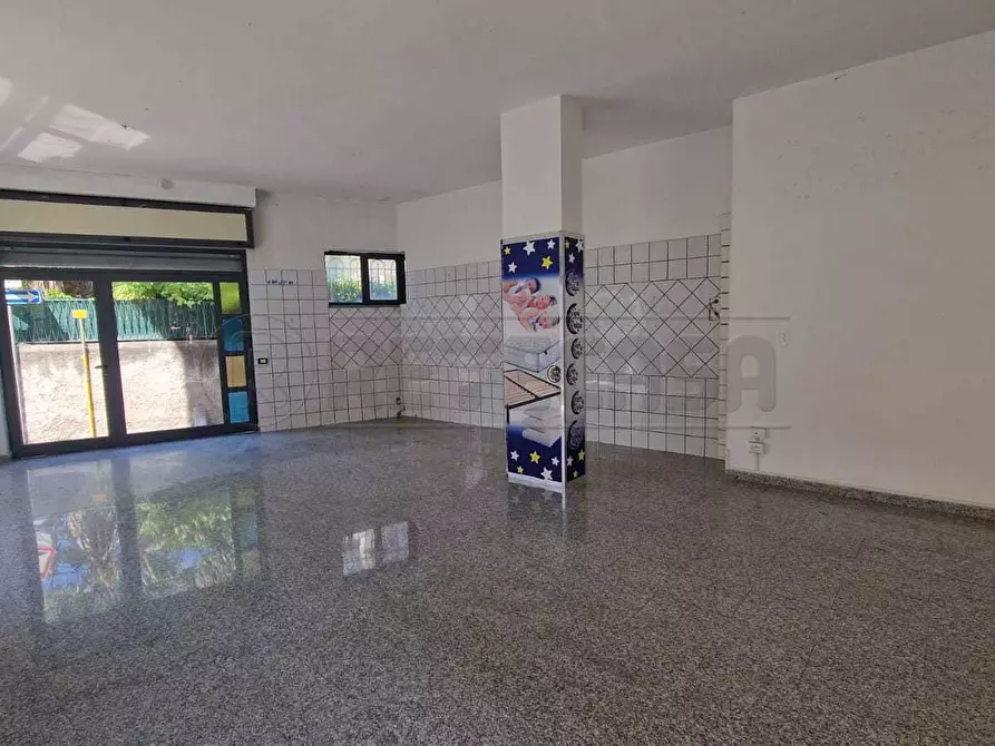 Immagine 6 di Locale commerciale in vendita  a Mercato San Severino