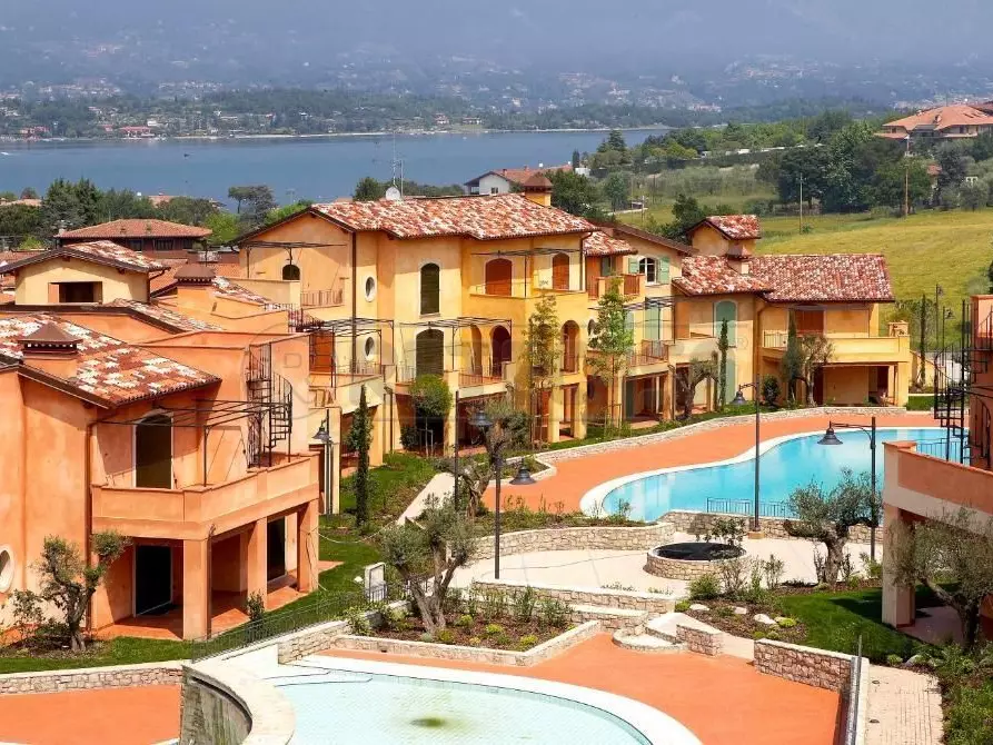 Immagine 3 di Bilocale in vendita  in Via del Torchio 21F a Manerba Del Garda