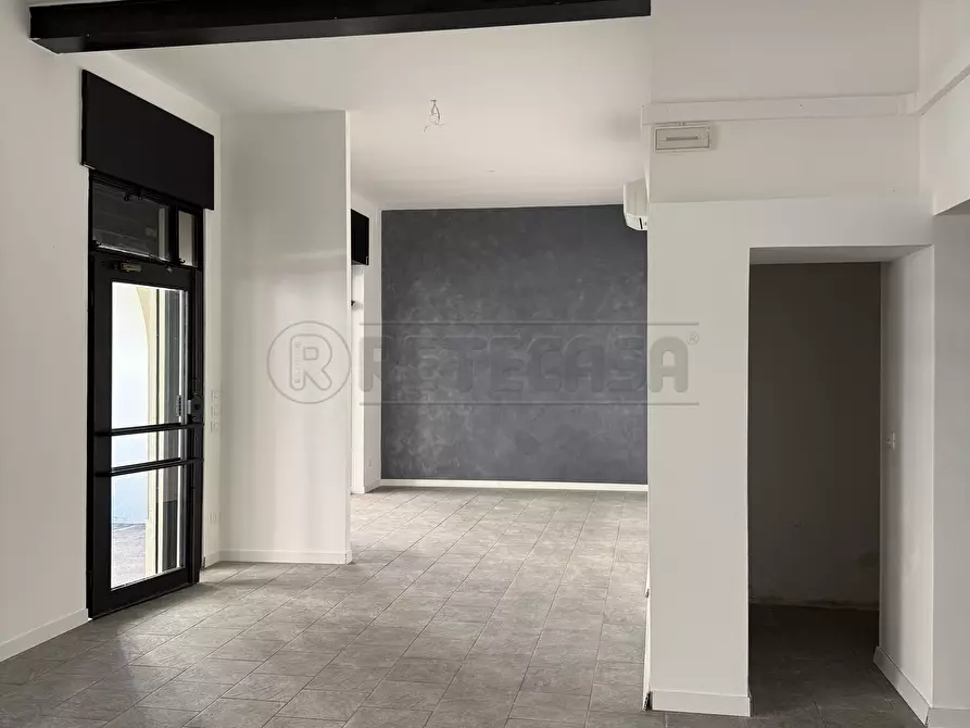 Immagine 3 di Locale commerciale in vendita  in Corso Fogazzaro a Vicenza