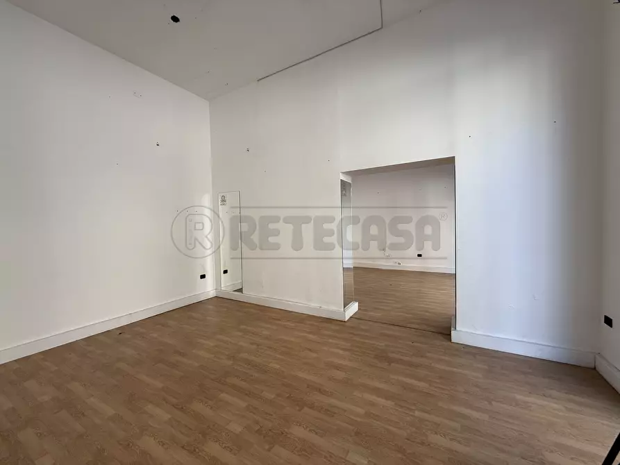 Immagine 3 di Locale commerciale in affitto  in Via dei Mille 85-87 a Messina