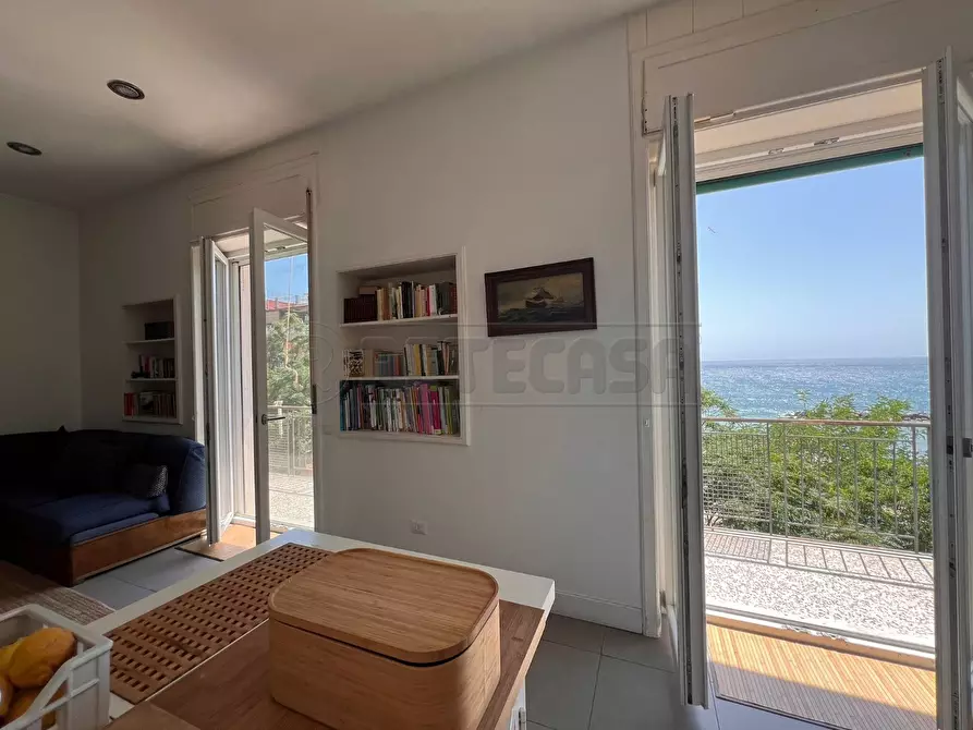 Immagine 33 di Quadrilocale in affitto  in Lungomare Cristoforo Colombo 39 a Salerno