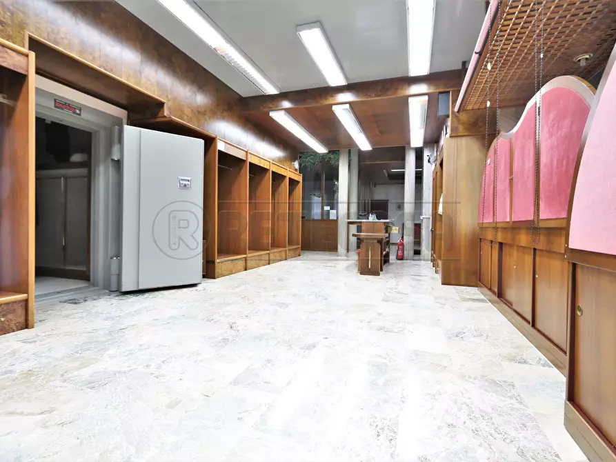 Immagine 9 di Locale commerciale in affitto  a Torri Di Quartesolo