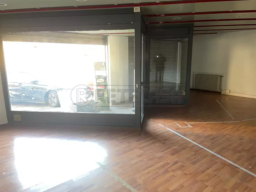 Immagine 6 di Attività commerciale in affitto  a Montecchio Maggiore