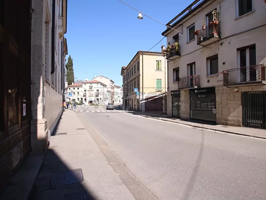 Immagine 20 di Locale commerciale in vendita  in Contrà s. Francesco a Vicenza