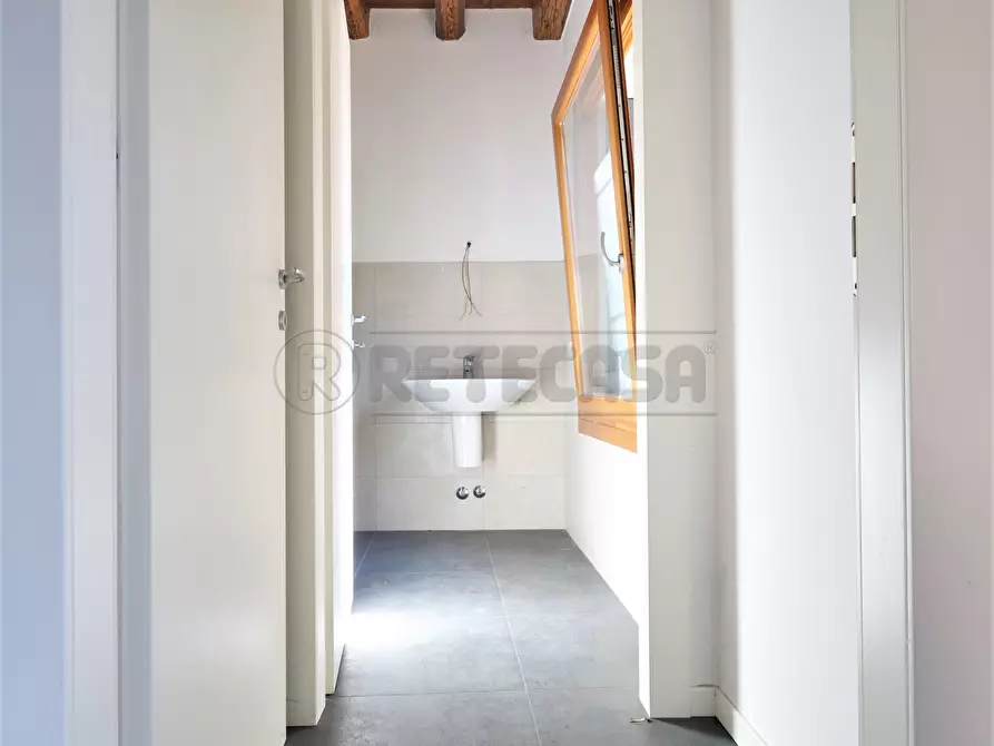Immagine 14 di Ufficio in vendita  a Vicenza
