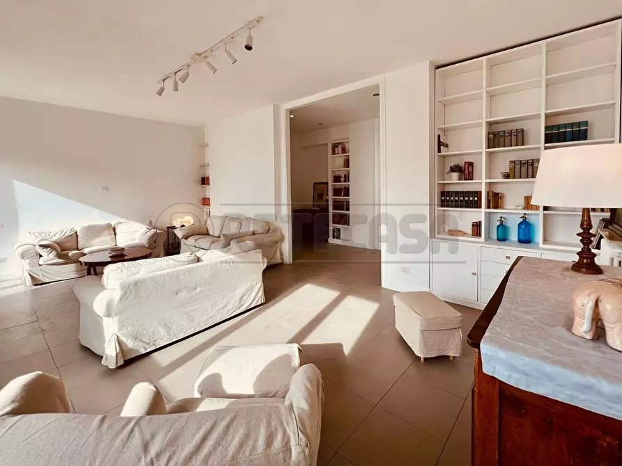 Immagine 8 di Quadrilocale in affitto  in Lungomare Cristoforo Colombo 39 a Salerno