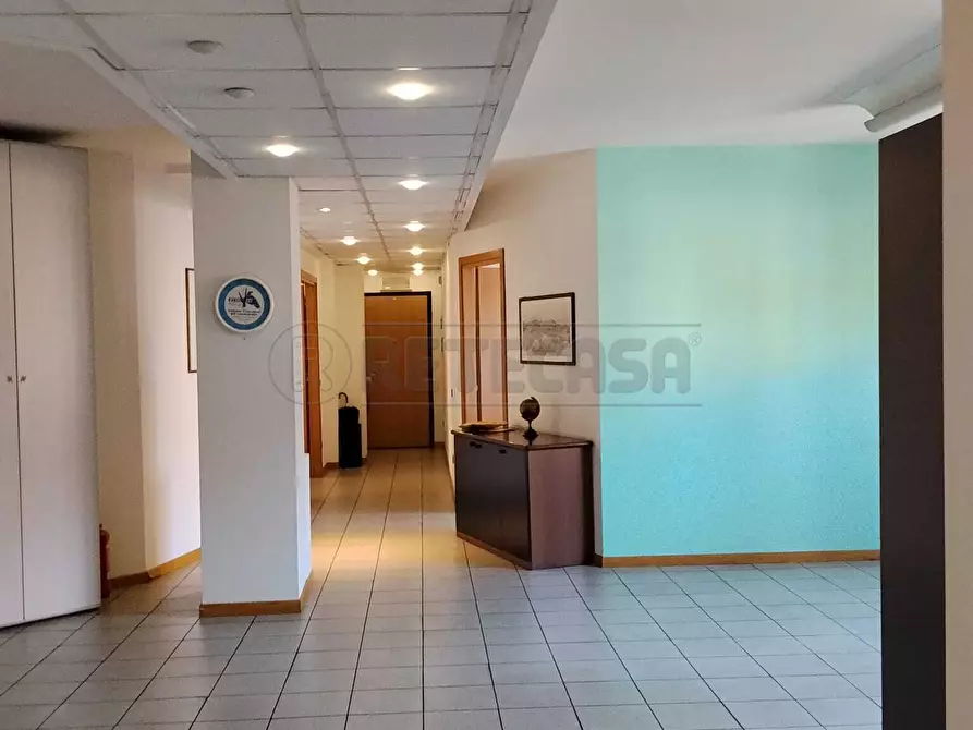 Immagine 14 di Ufficio in vendita  a Bergamo