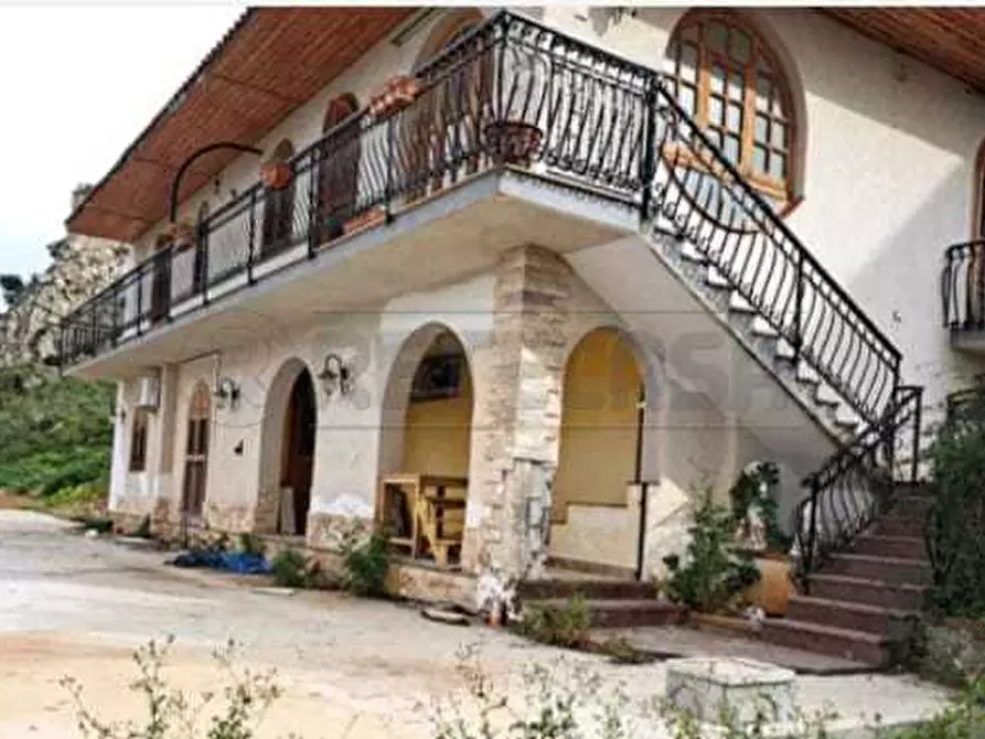 Immagine 1 di Villa in vendita  in Strada Statale 113, Snc a Termini Imerese