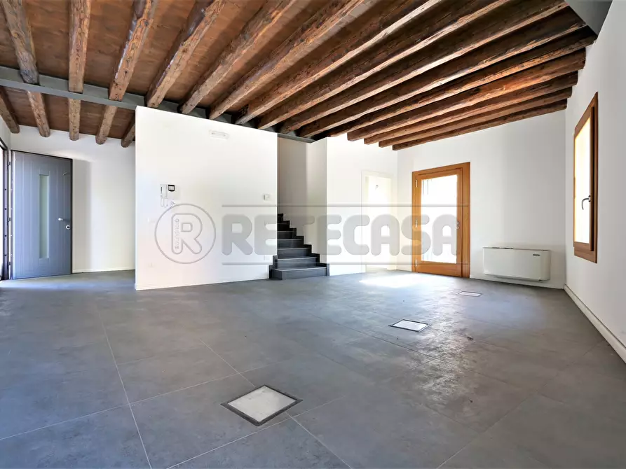 Immagine 1 di Ufficio in vendita  a Vicenza