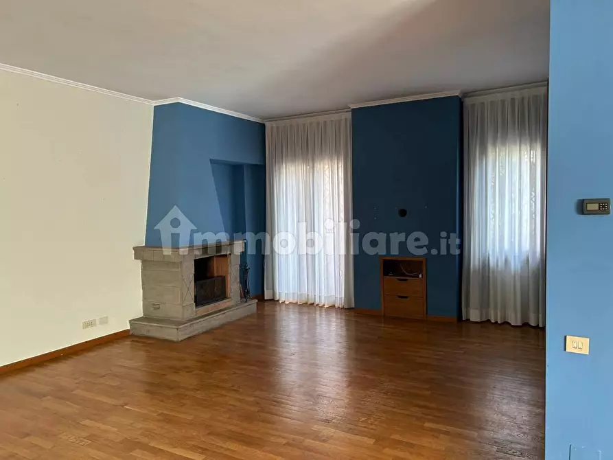 Immagine 3 di Villa in vendita  in Via Sofocle 152 a Roma