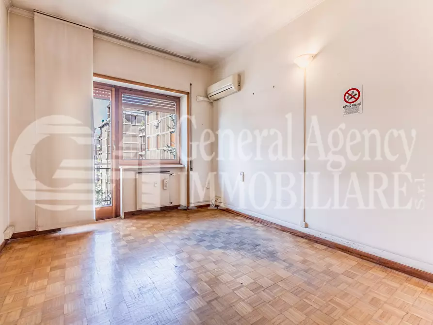 Immagine 76 di Appartamento in vendita  in via guido de ruggiero a Roma