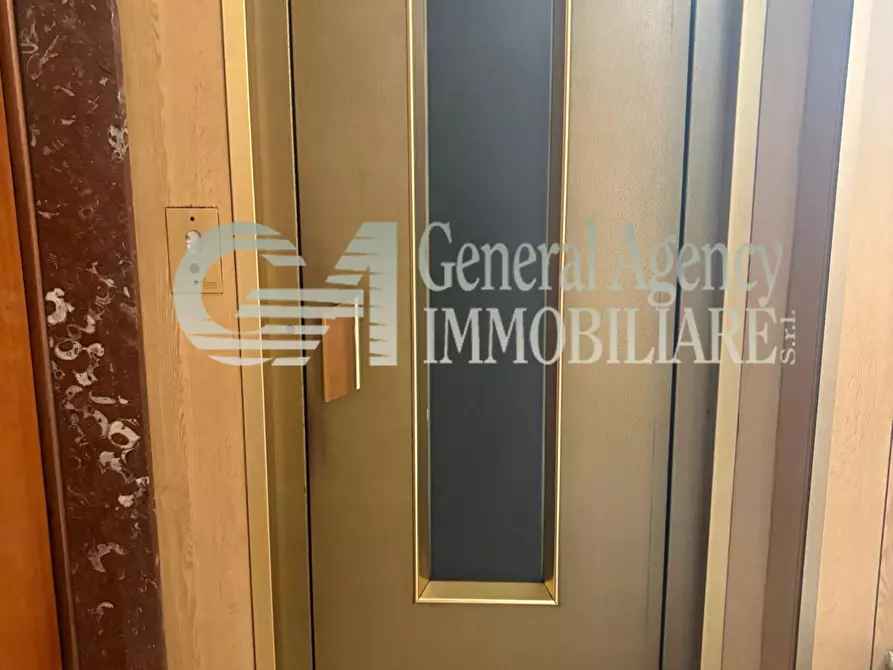 Immagine 11 di Appartamento in vendita  in via guido de ruggiero a Roma