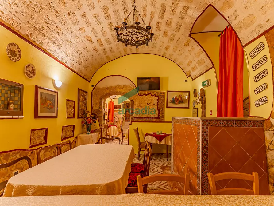 Immagine 14 di Locale commerciale in vendita  in Strada la Grava 16 a Bari