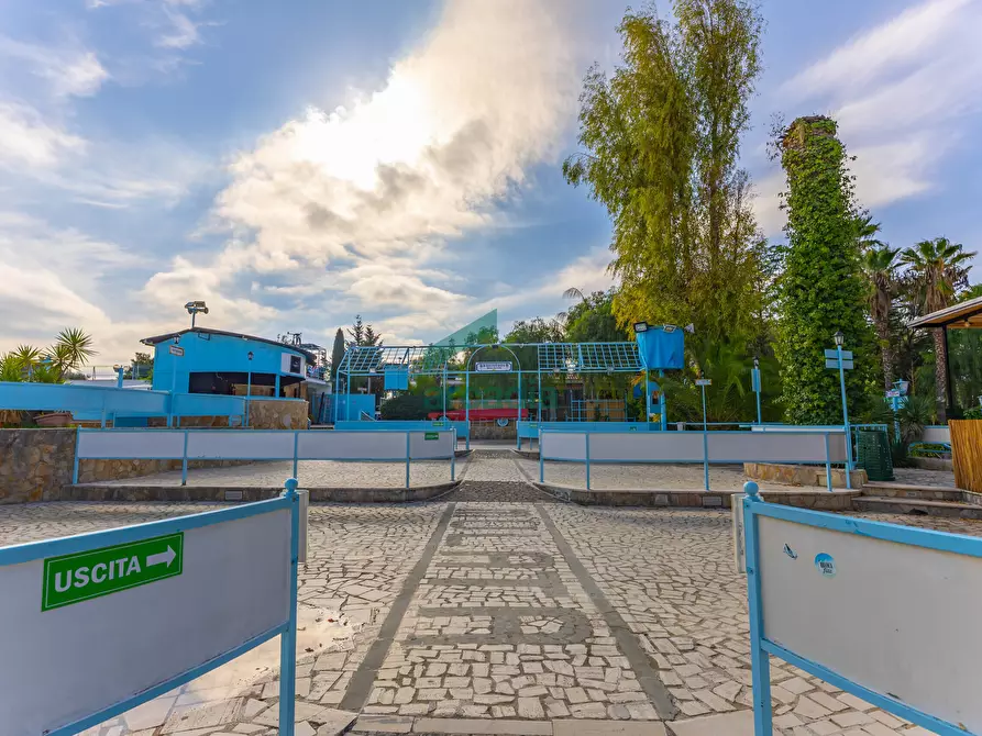 Immagine 24 di Locale commerciale in vendita  in Strada la Grava 16 a Bari