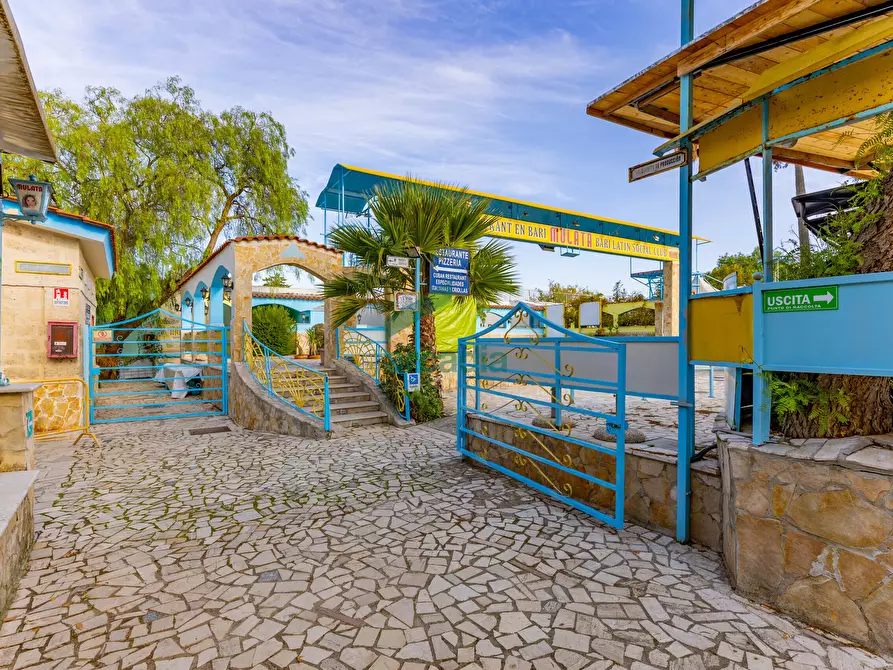 Immagine 20 di Locale commerciale in vendita  in Strada la Grava 16 a Bari