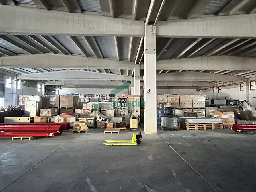 Immagine 17 di Attività artigianale in affitto  in SP231 98 a Terlizzi