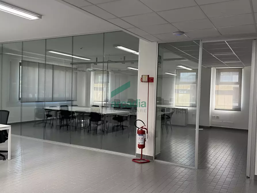 Immagine 9 di Ufficio in vendita  in Via Saverio Milella 2/bis a Bari