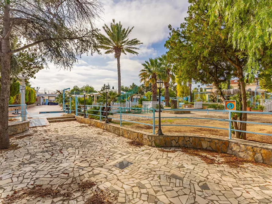 Immagine 43 di Locale commerciale in vendita  in Strada la Grava 16 a Bari