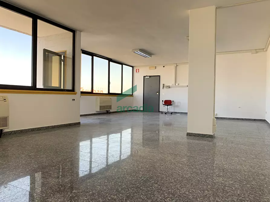 Immagine 6 di Ufficio in affitto  in SP231 a Modugno