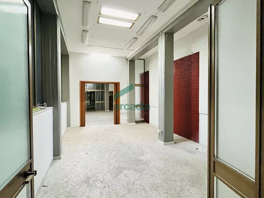 Immagine 26 di Attività artigianale in vendita  in Viale Biagio Accolti Gil 22 a Bari