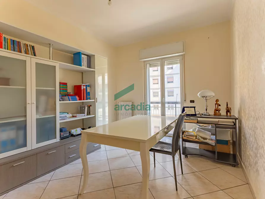 Immagine 12 di Quadrilocale in vendita  in Via Pordenone 12 a Bari