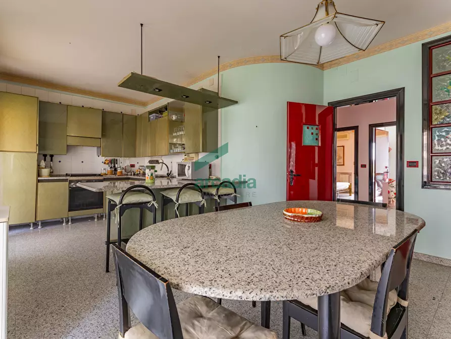 Immagine 14 di Quadrilocale in vendita  in Via Rosario Livatino 9 a Bari