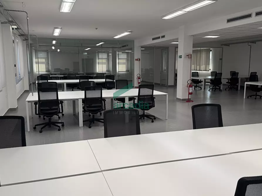 Immagine 4 di Ufficio in vendita  in Via Saverio Milella 2/bis a Bari