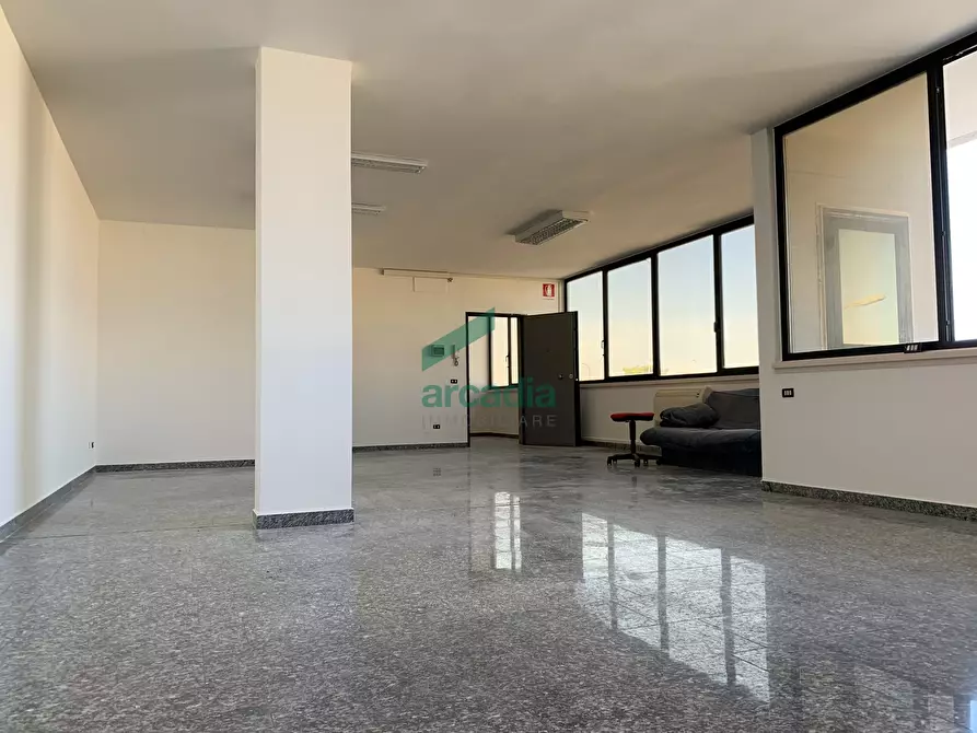 Immagine 12 di Ufficio in affitto  in SP231 a Modugno