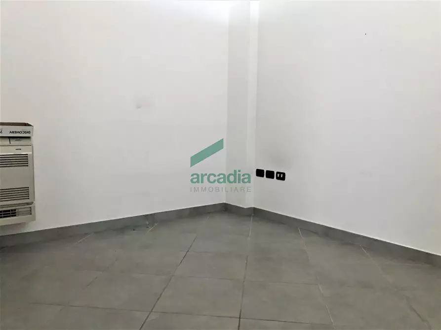 Immagine 35 di Attività artigianale in vendita  in Via delle Magnolie 8 a Modugno