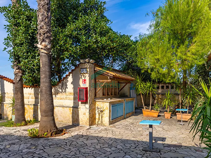 Immagine 106 di Locale commerciale in vendita  in Strada la Grava 16 a Bari