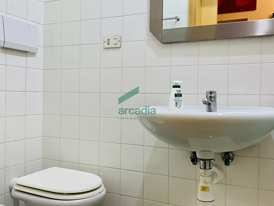 Immagine 17 di Quadrilocale in vendita  in Corso Italia 119 a Bari