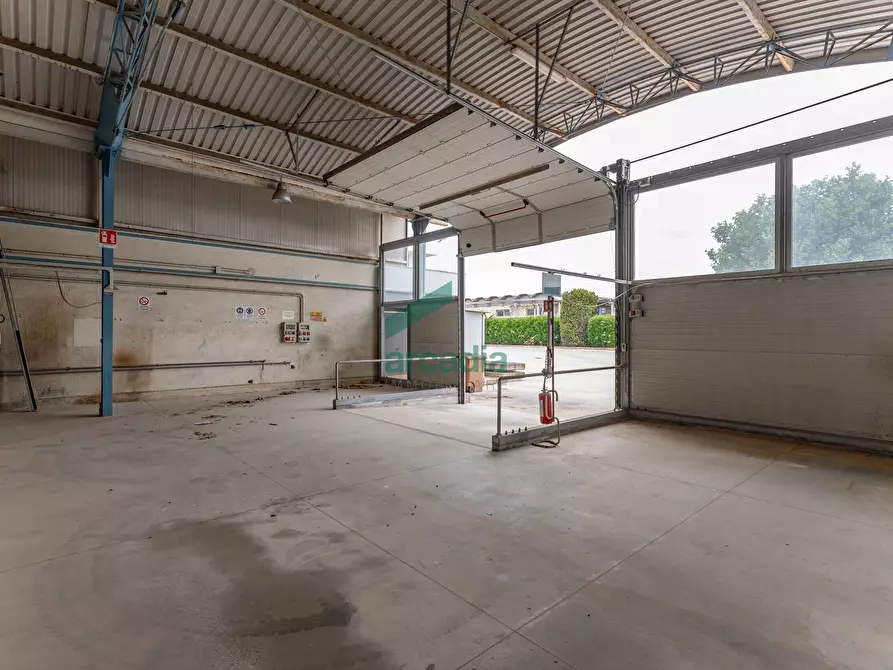 Immagine 34 di Attività artigianale in vendita  in Via dei Gigli 21 a Modugno