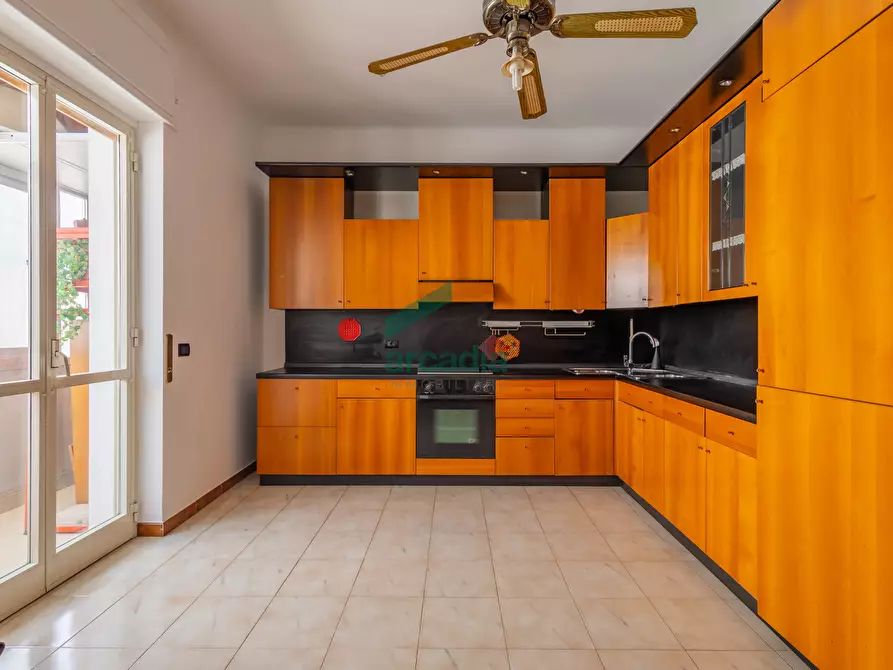 Immagine 26 di Quadrilocale in vendita  in Viale Japigia 42 a Bari