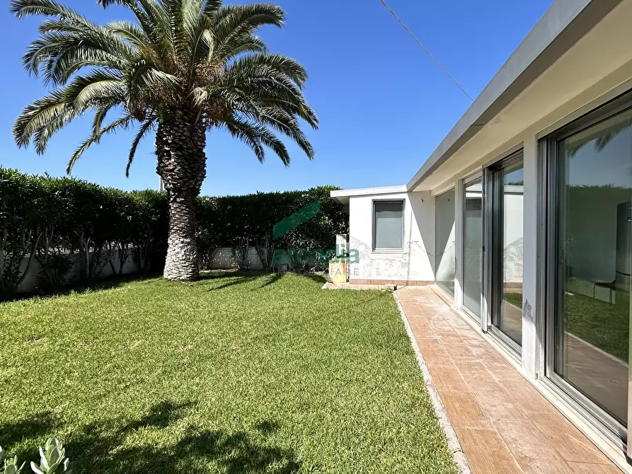 Immagine 15 di Locale commerciale in vendita  in Via Giovanni Gentile 79bis a Bari