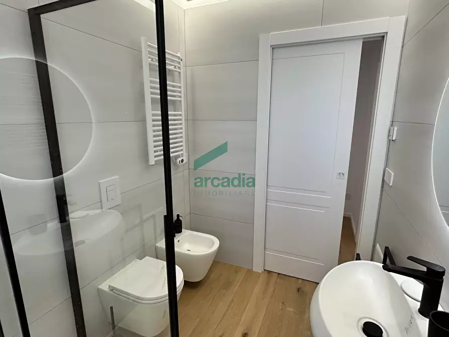 Immagine 10 di Bilocale in affitto  in Via Giovanni Amendola 156 a Bari