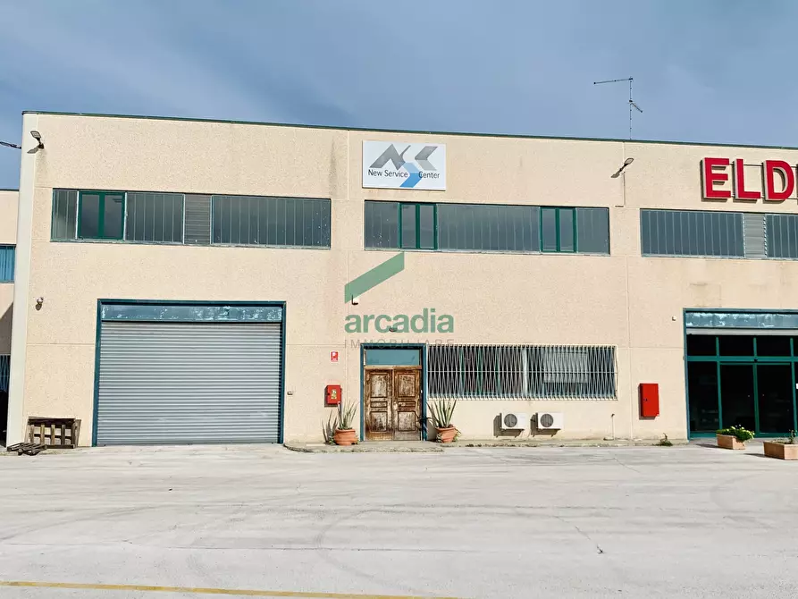 Immagine 1 di Attività artigianale in vendita  in Via Agrigento 37 - 39 a Modugno