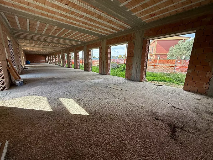 Immagine 14 di Locale commerciale in affitto  in Via Appia 198 a San Nicola La Strada