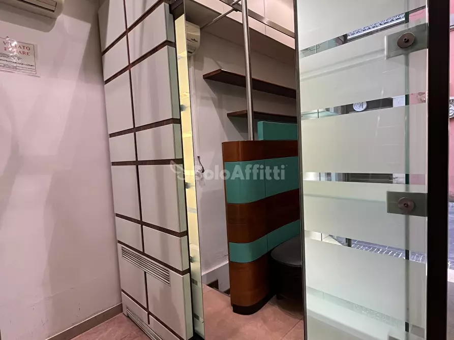 Immagine 15 di Locale commerciale in affitto  in Via Pretoria a Potenza