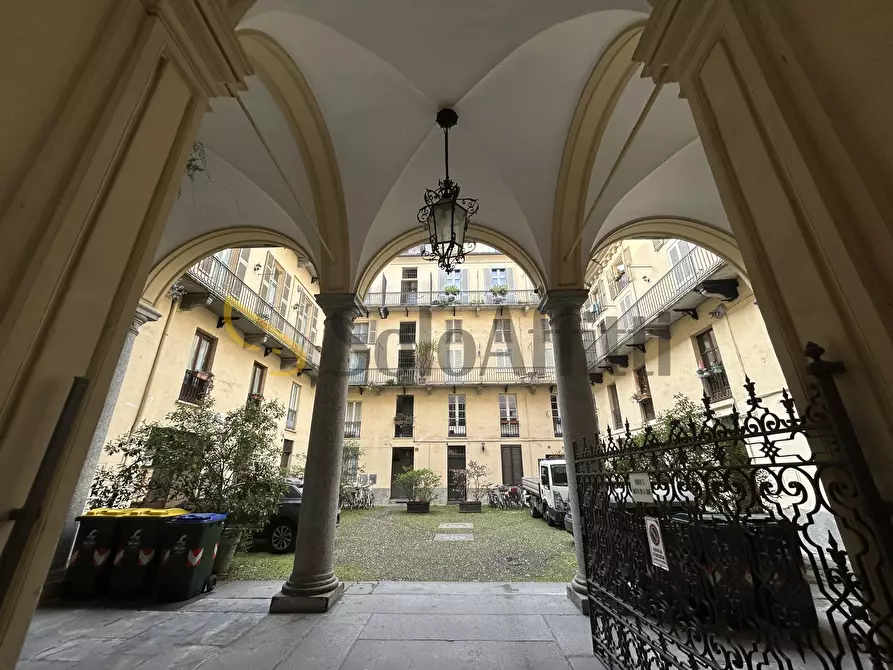 Immagine 2 di Locale commerciale in affitto  a Torino