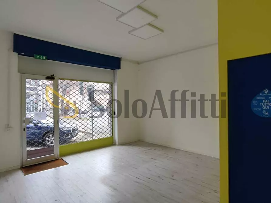 Immagine 15 di Locale commerciale in affitto  in Piazzale Caduti Saronnesi 8 a Saronno