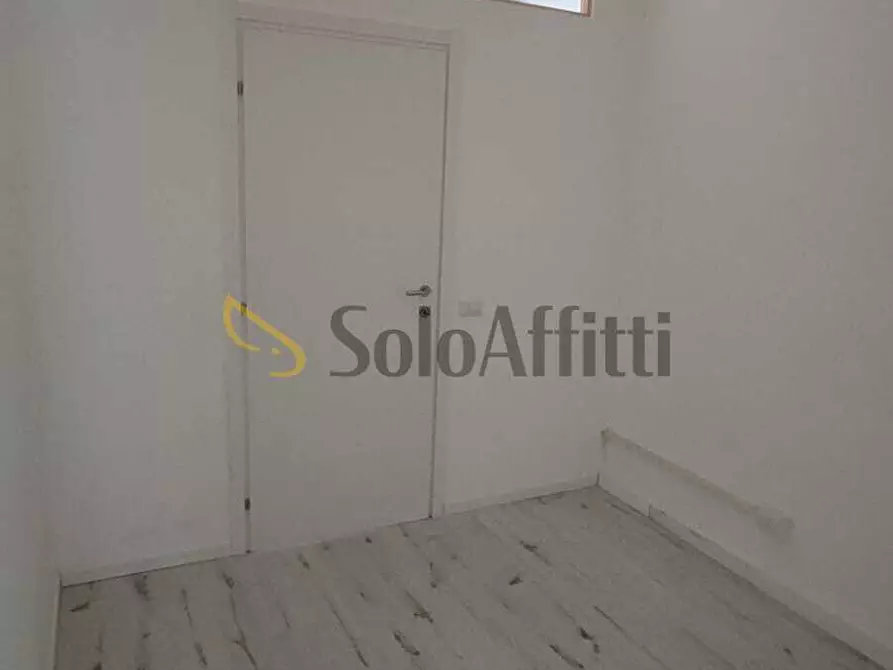 Immagine 2 di Locale commerciale in affitto  in Piazzale Caduti Saronnesi 8 a Saronno