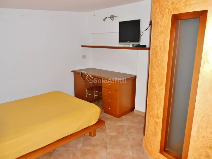 Immagine 26 di Villetta a schiera in affitto  in Via Fiorenzuola di Focara a Fiumicino