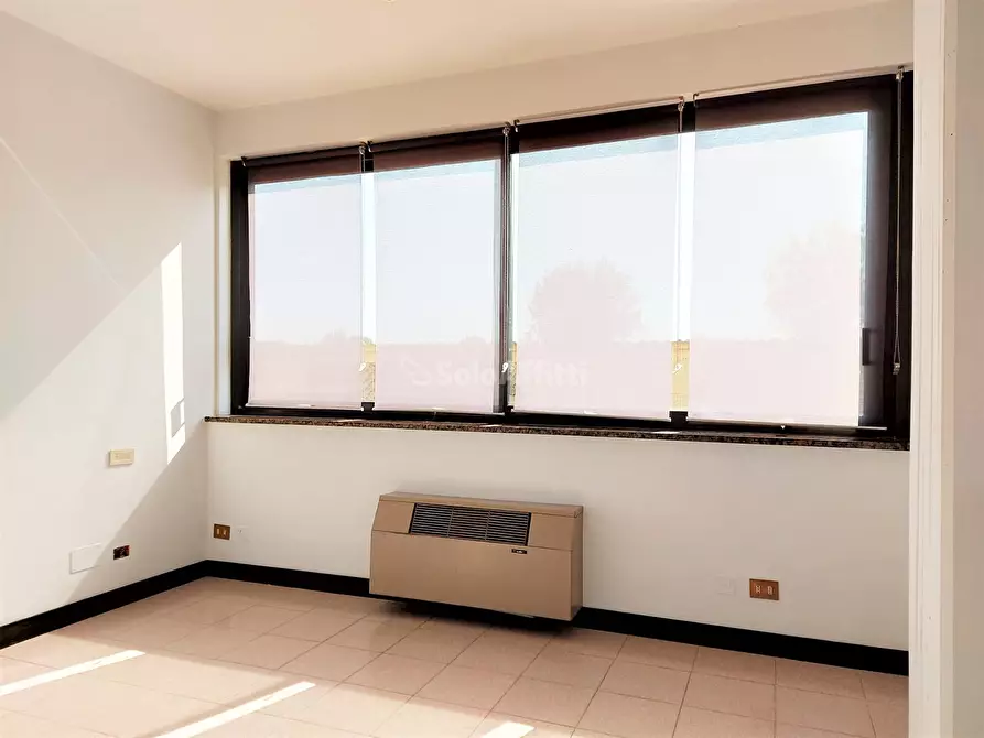 Immagine 4 di Ufficio in affitto  in Via Ivo Oliveti a Fiumicino