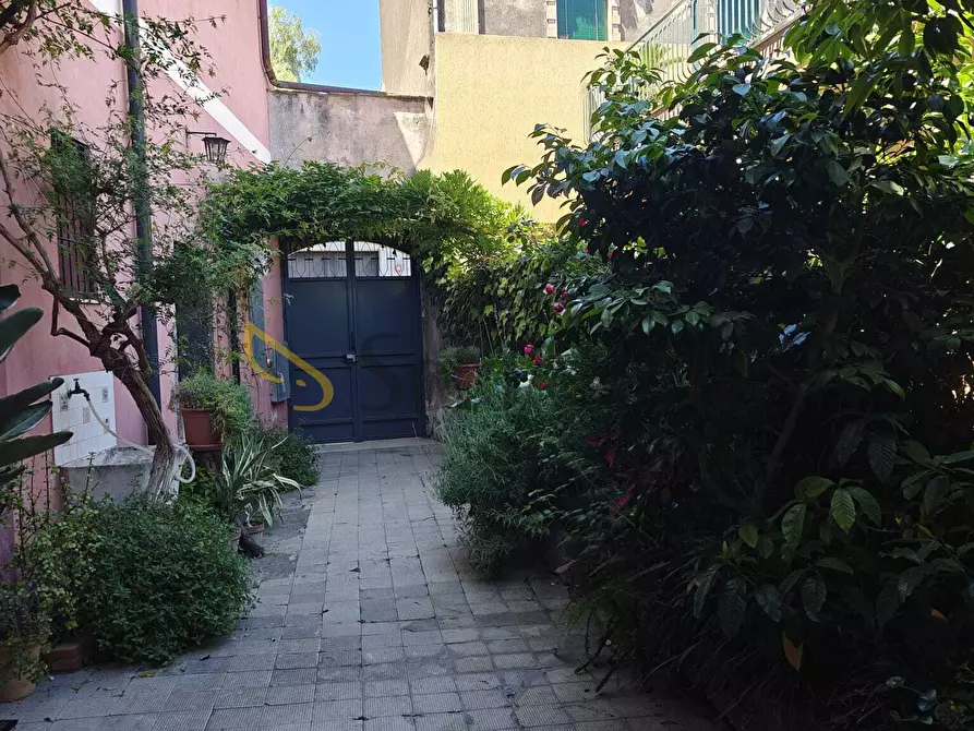 Immagine 16 di Pentalocale in affitto  a Acireale