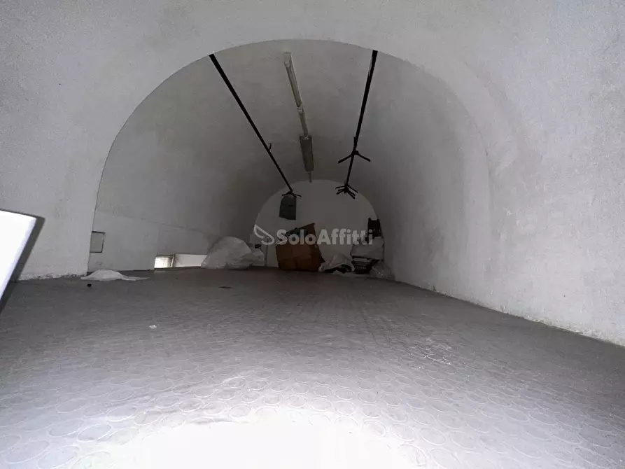 Immagine 21 di Locale commerciale in affitto  in Corso Trieste 189 a Caserta