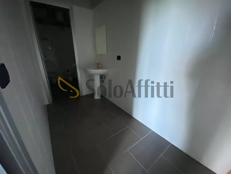 Immagine 12 di Ufficio in affitto  in Viale delle industrie a Caserta