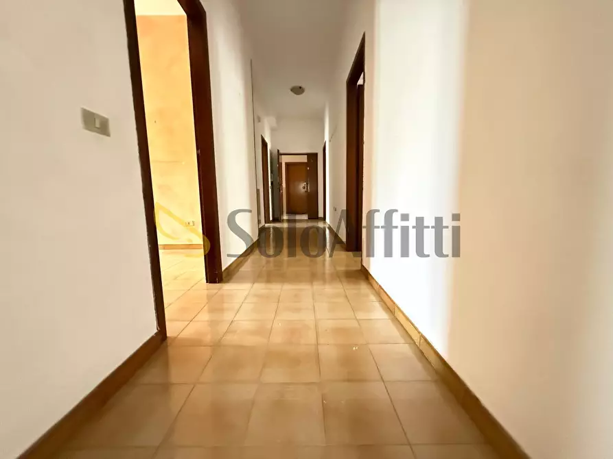 Immagine 23 di Quadrilocale in affitto  in Viale Abramo Lincoln 282 a Caserta